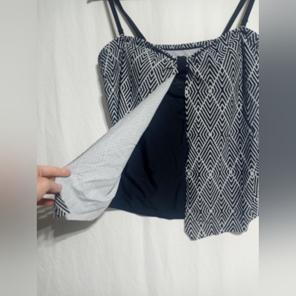 Croft & Barrow Black And White Tankini Top Size 16 - Picture 3 of 9